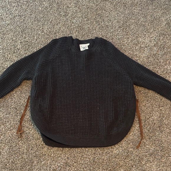 Elegant Black Sweater with Side Accents - Picture 1 of 3